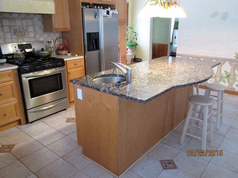 68 Maple Dr - Photo 2 of 12