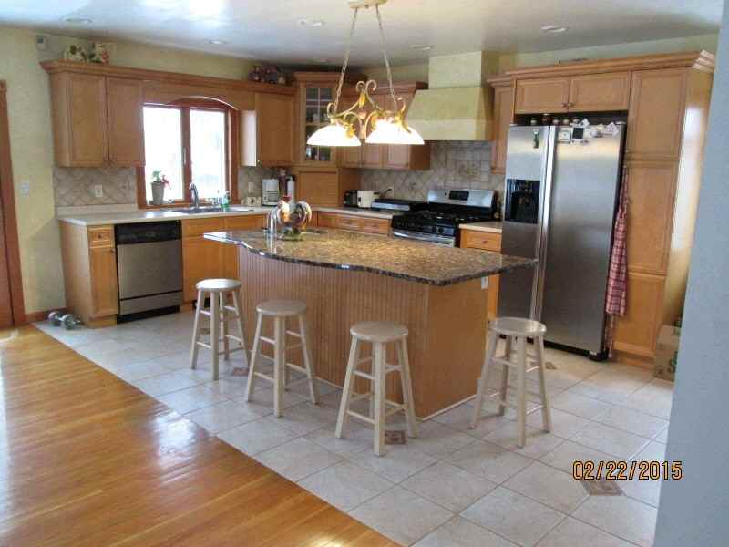 68 Maple Dr - Photo 3 of 12