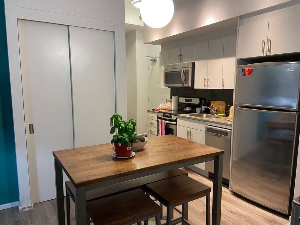 101 Champagne Avenue South #206