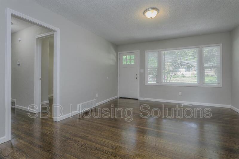 709 N Westwood Dr - Photo 2 of 20