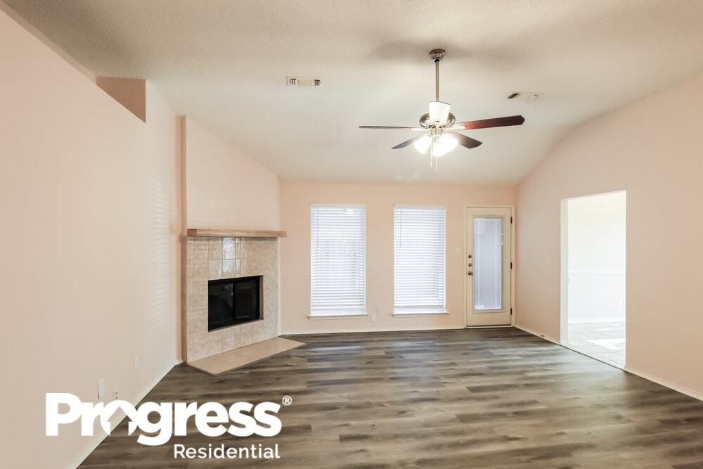 8516 Cove Meadow Ln - Photo 3 of 16