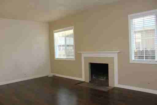 1566 E 9th St - Photo 2 of 8