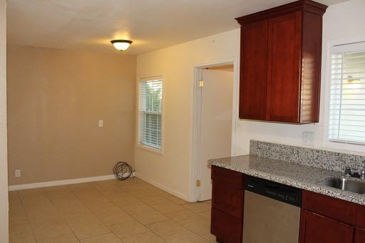 1566 E 9th St - Photo 3 of 8