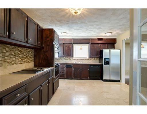 1013 Guadalupe Dr - Photo 3 of 9