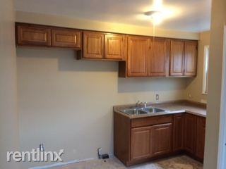 14826 Eureka Rd - Photo 3 of 8