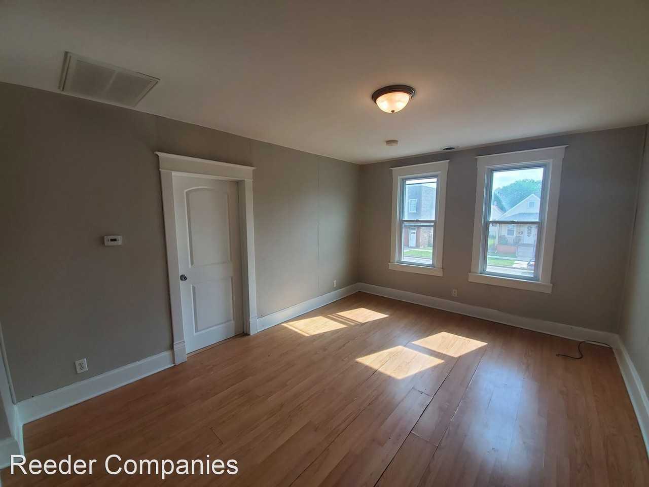 4908 Northcote Ave. - Photo 2 of 11