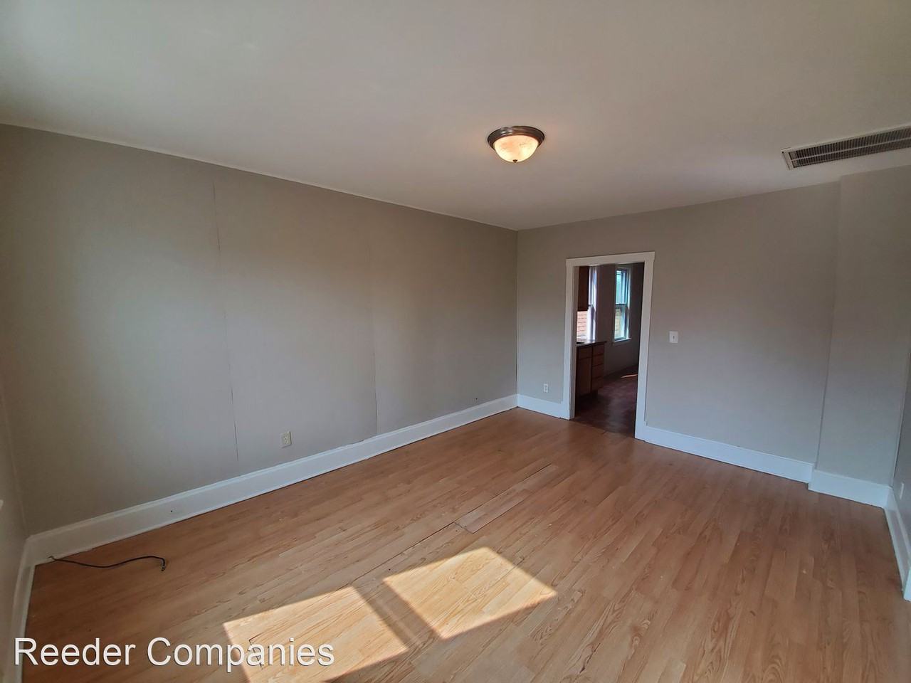 4908 Northcote Ave. - Photo 3 of 11