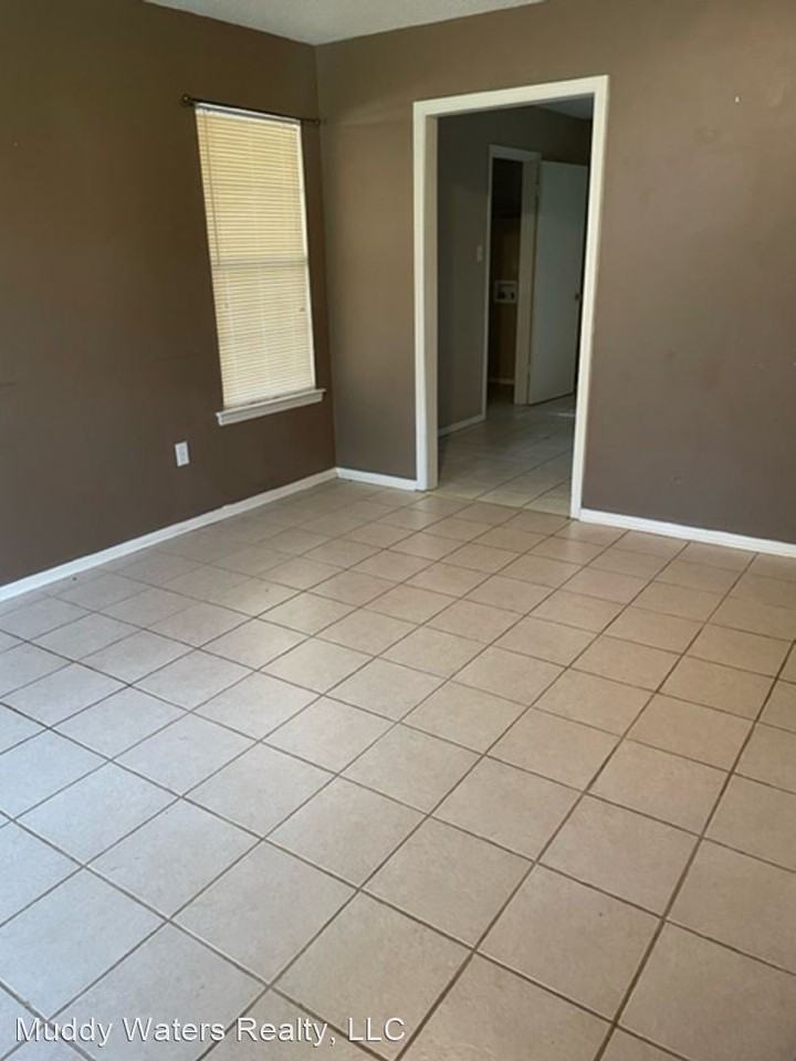 10731 Chateau Rd - Photo 2 of 11