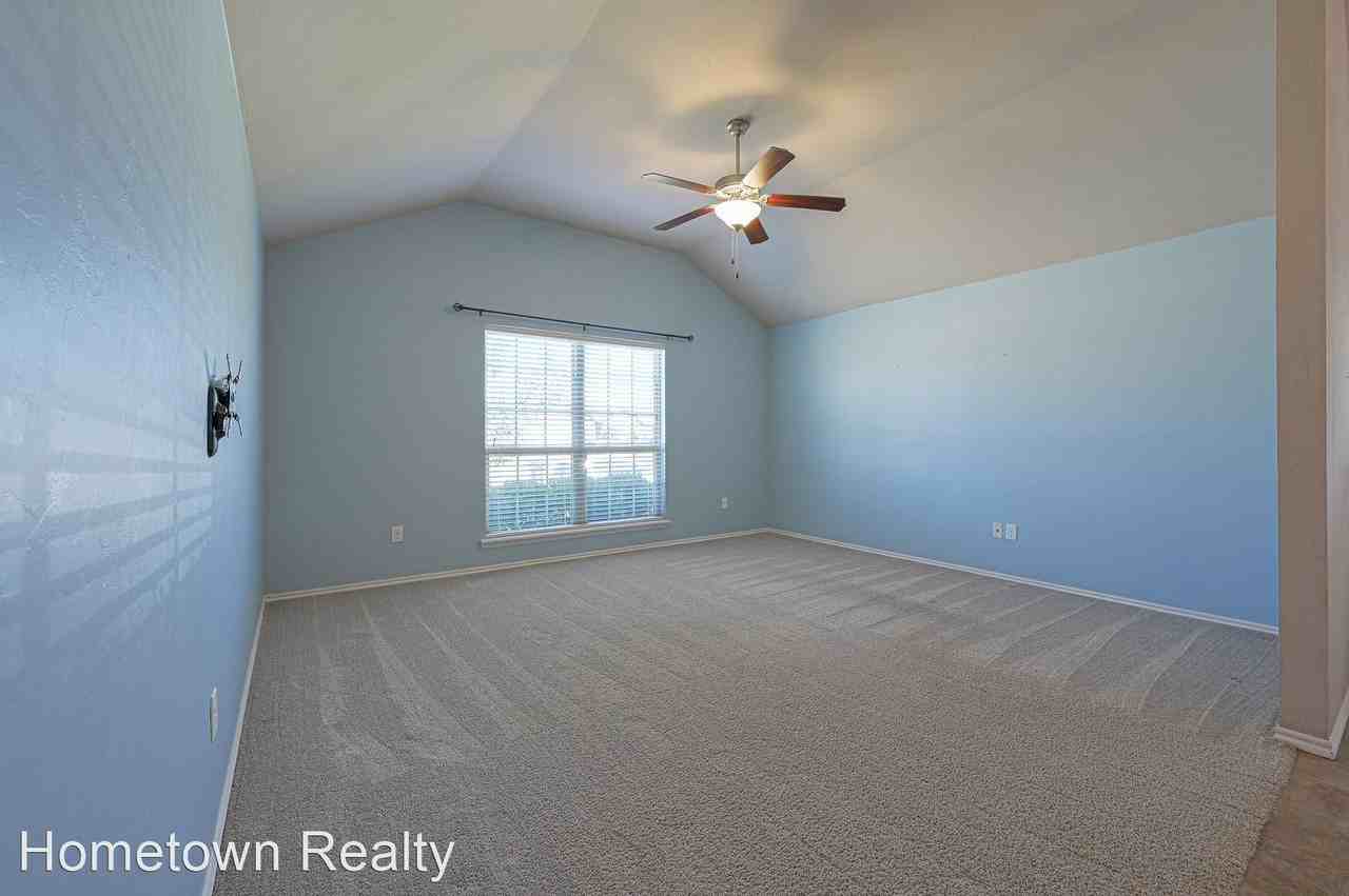 2328 Nw 196th Ter - Photo 2 of 21