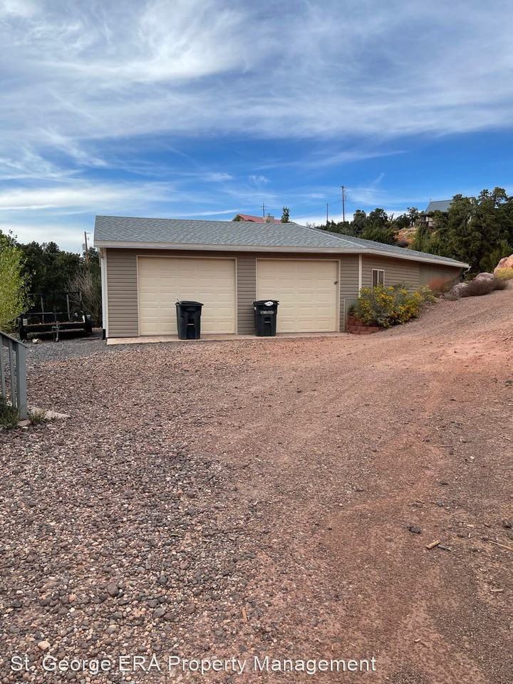 328 Hillcrest Cir - Photo 2 of 33