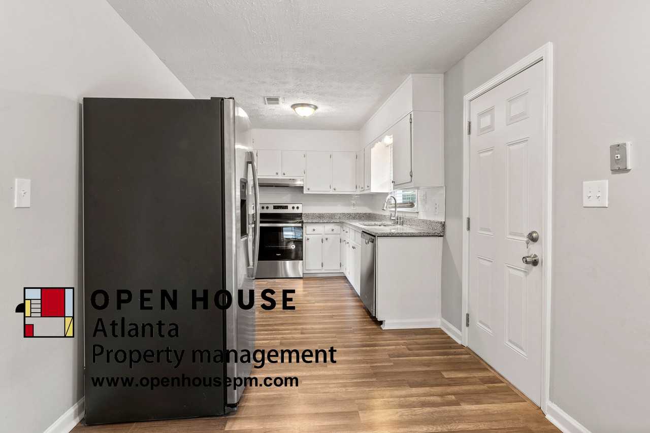 1898 Valley View Rd - Photo 2 of 12