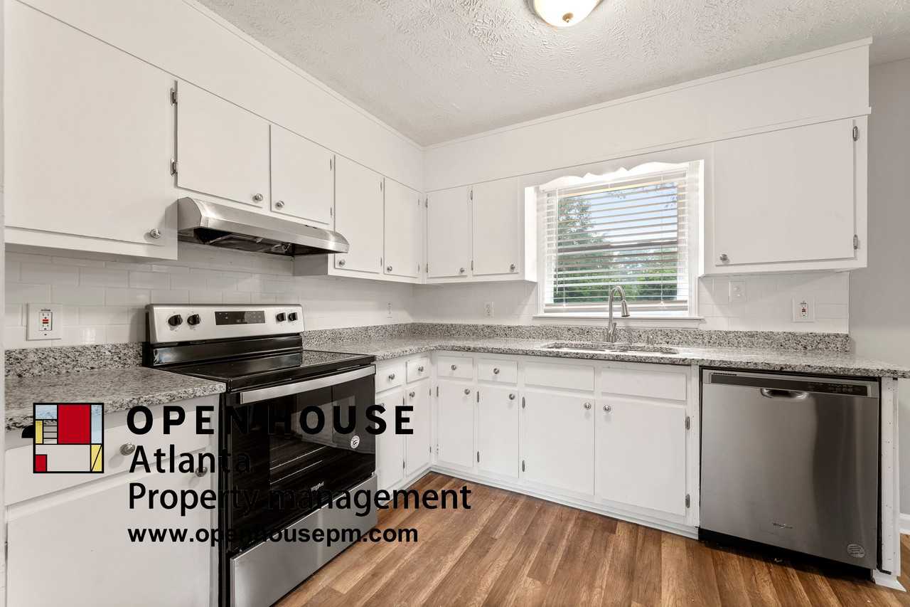 1898 Valley View Rd - Photo 3 of 12