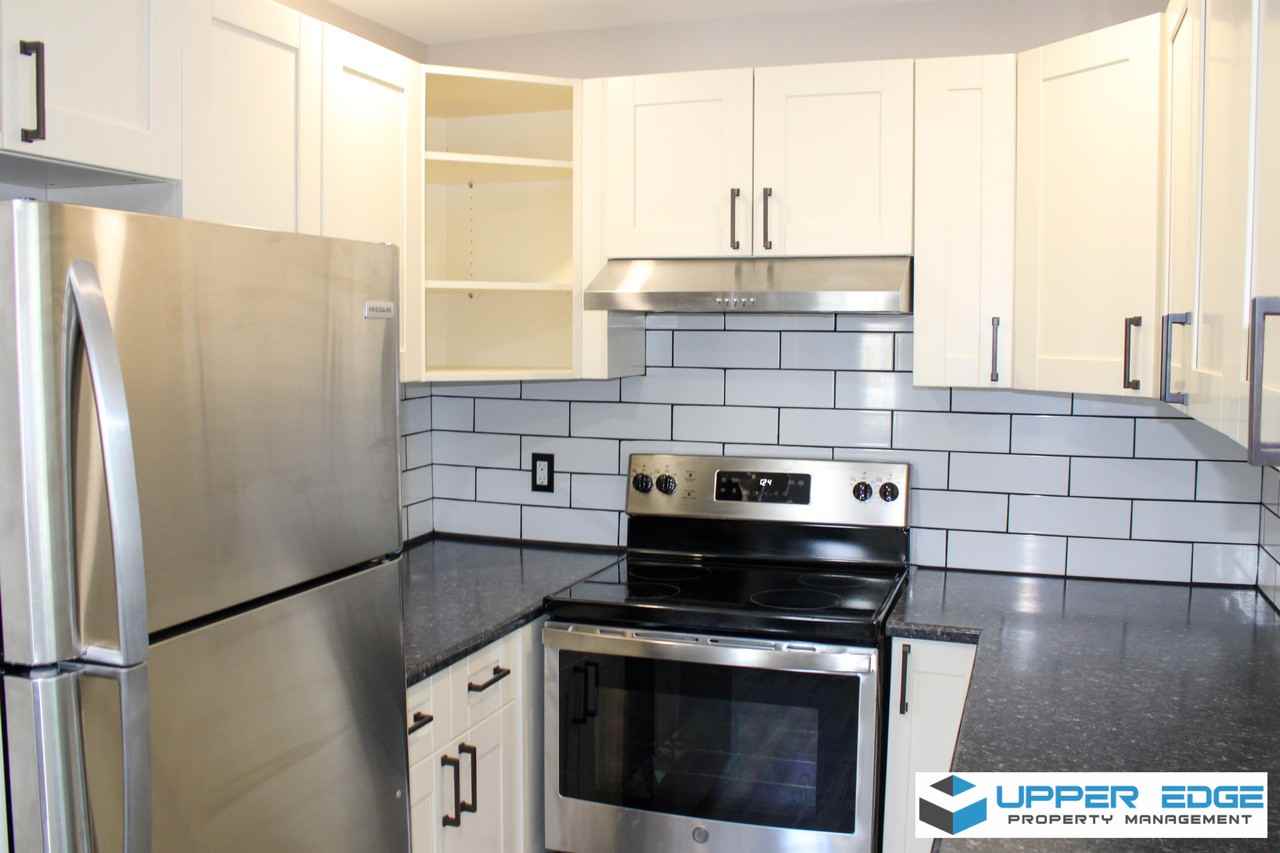 686 Moncton Ave - Photo 2 of 22