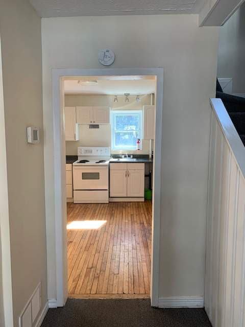 28 Robinson Ave - Photo 3 of 15