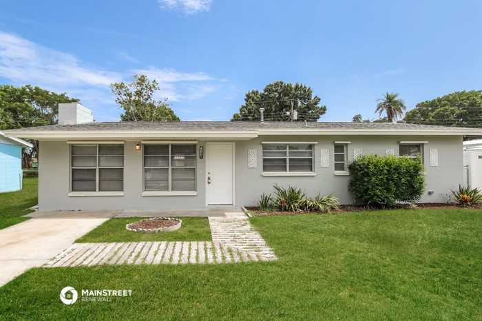 4395 Sherwood Blvd - Photo 3 of 17