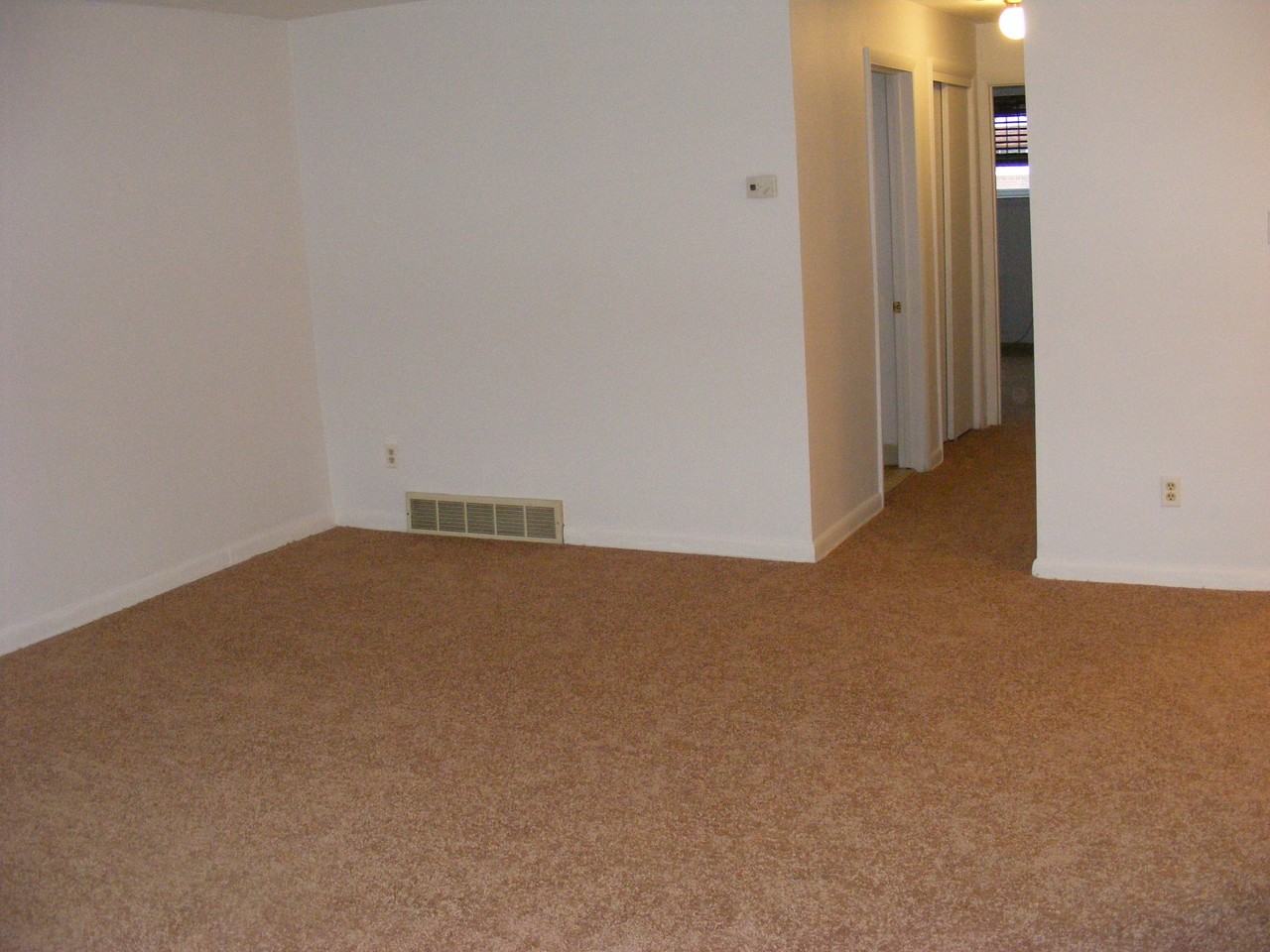 318 Pyramid Ave - Photo 2 of 17