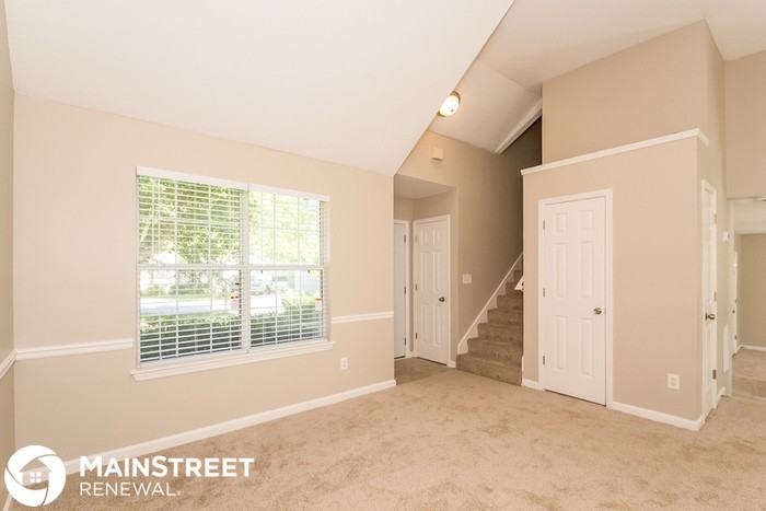 4290 Ward Bluff Ct - Photo 3 of 16