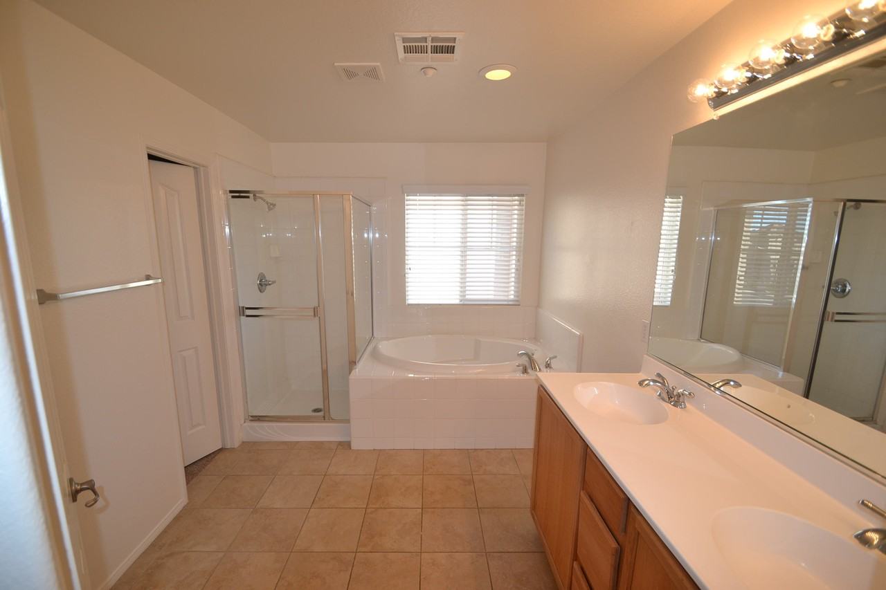 16473 El Revino Dr - Photo 3 of 4