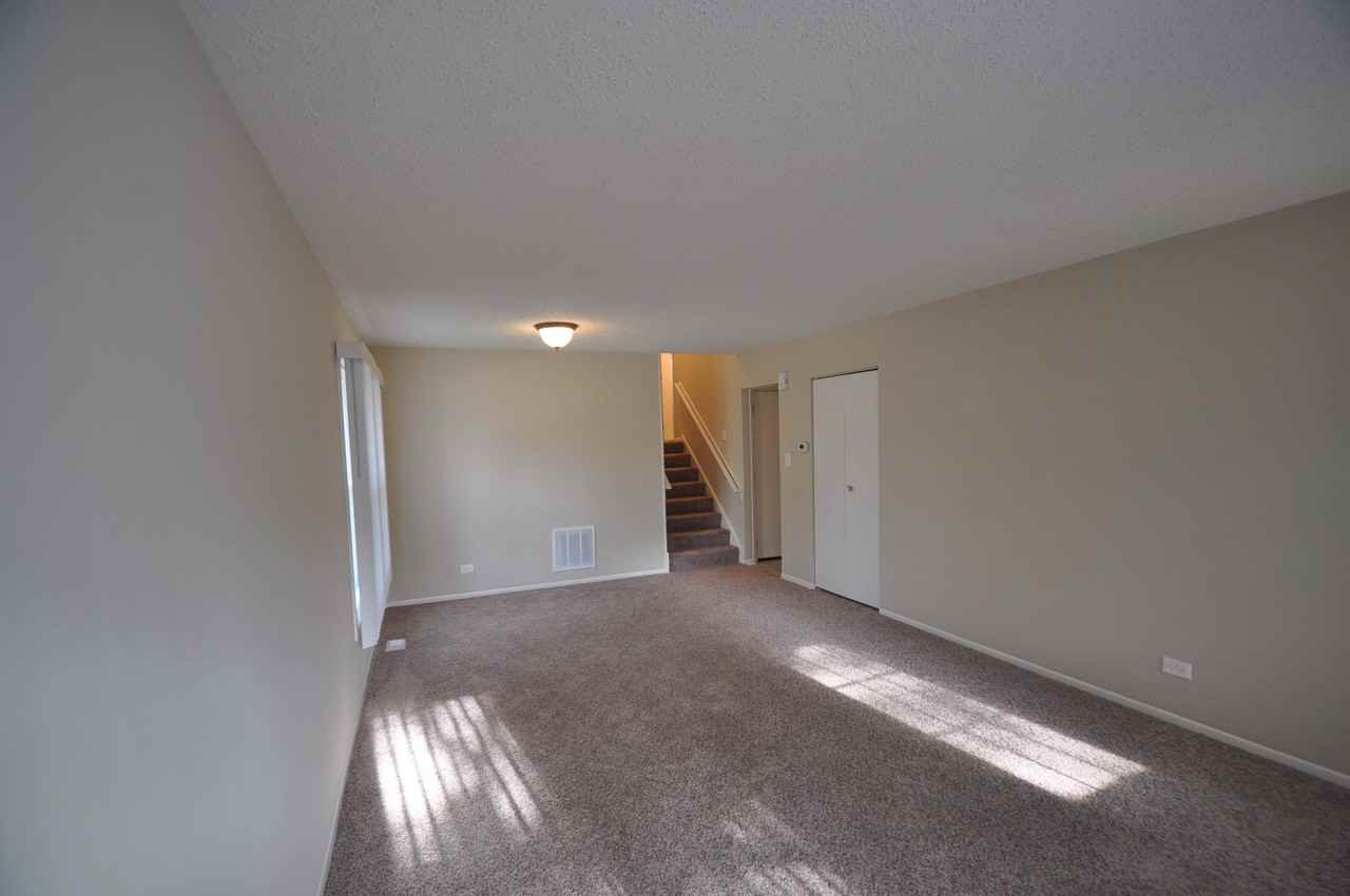 16206 Fox Ct - Photo 2 of 13