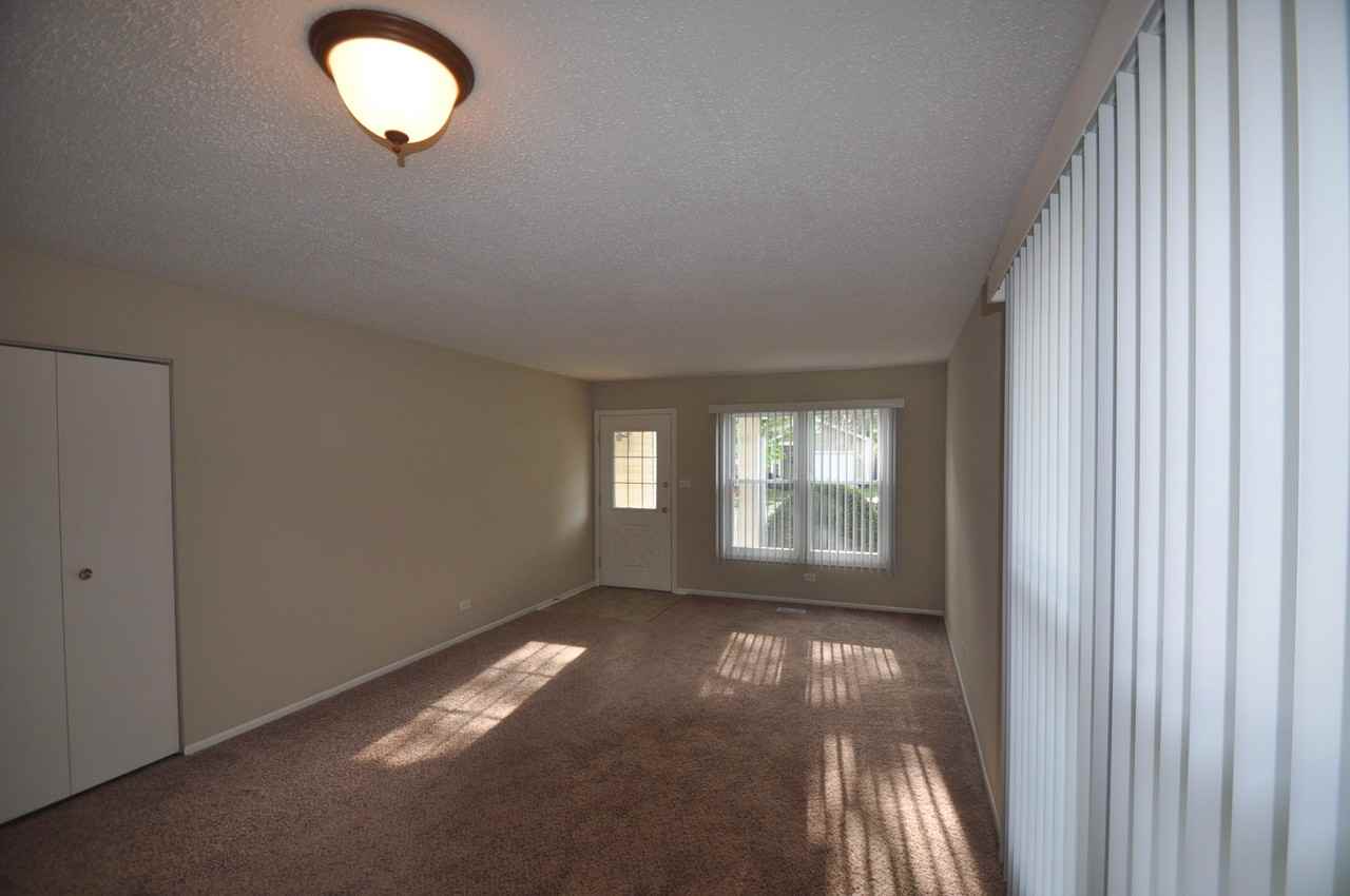 16206 Fox Ct - Photo 3 of 13