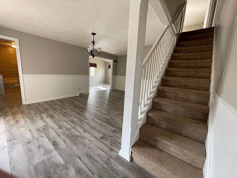 211 Hallam Ave - Photo 3 of 5