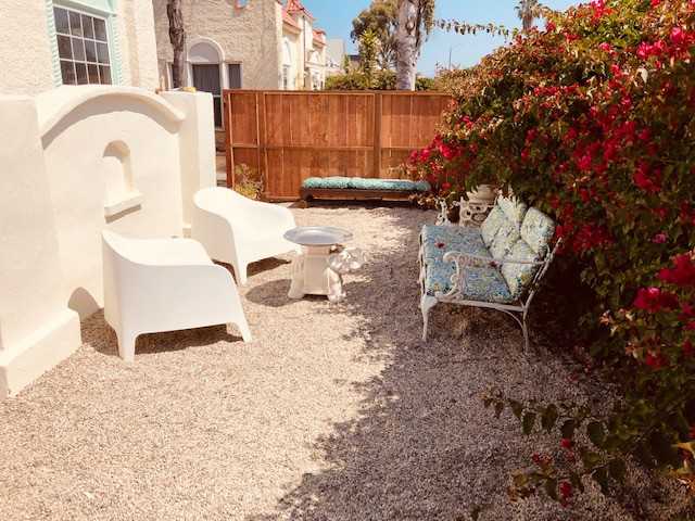 1537 6th Avenue #3/4 - Photo 3 of 6