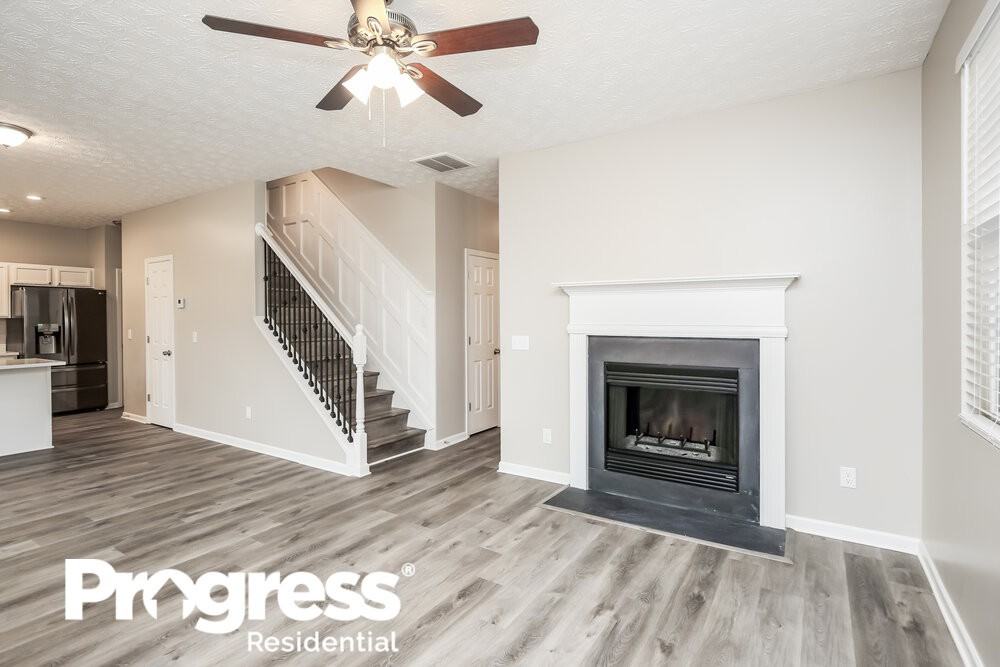 337 Hiawassee Dr - Photo 3 of 15