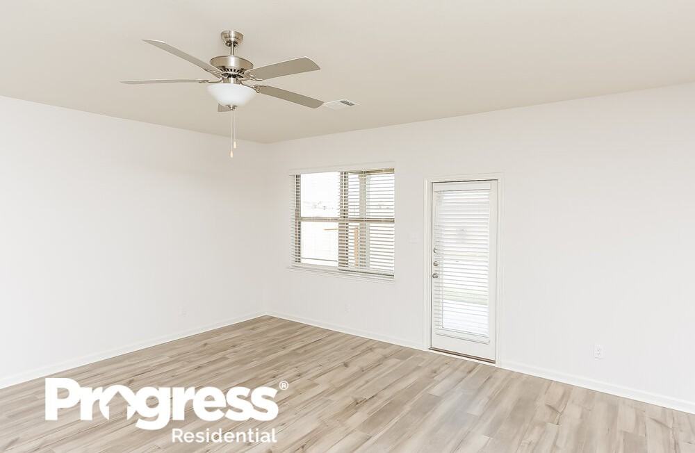 1032 Wheatfield Ln - Photo 3 of 16