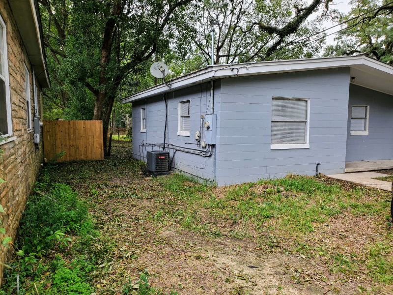 1068 Preston Ave - Photo 3 of 15