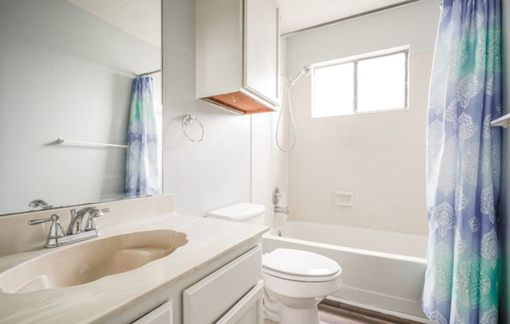 413 Rene Levy - Photo 2 of 3