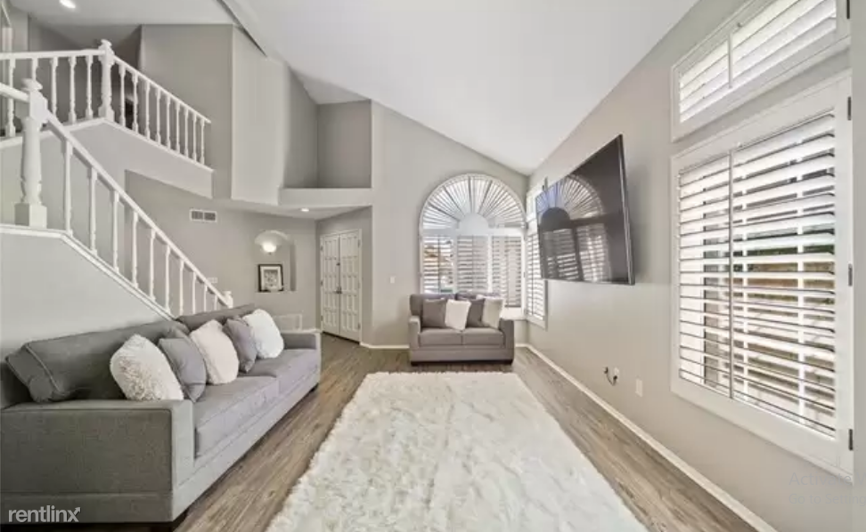 27523 Mariam Pl - Photo 2 of 8