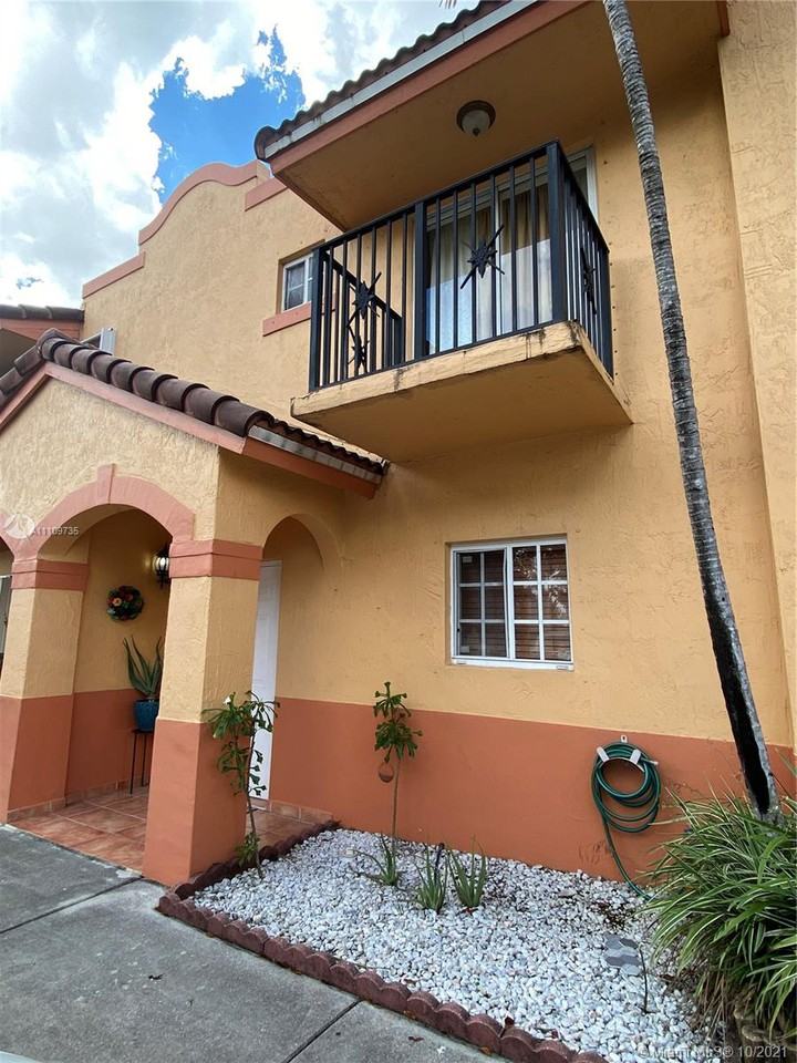 10616 Nw 87th Ct - Photo 2 of 19