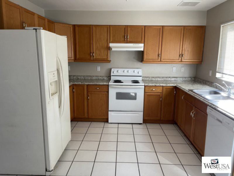 3335 W Libby St - Photo 2 of 15