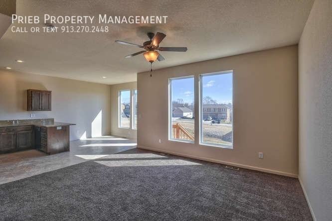 214 N Ferrel St - Photo 3 of 23
