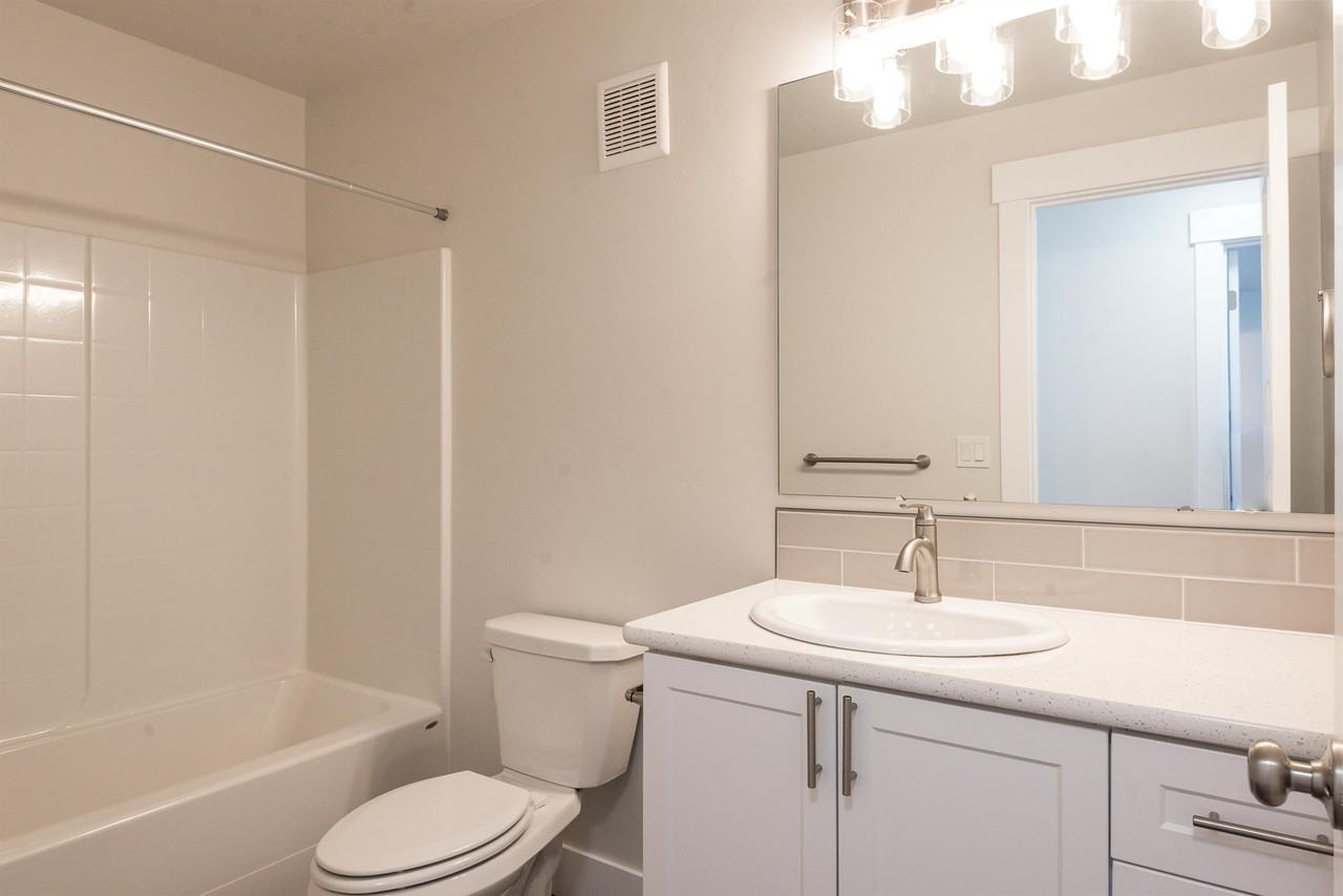 825 Nw 21st St #825 - Photo 4 of 17