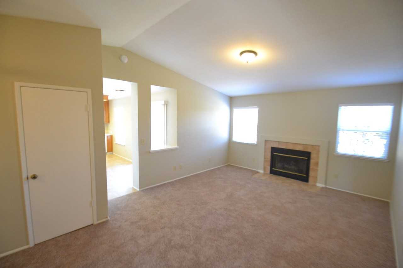 598 Bernier Cir - Photo 3 of 6