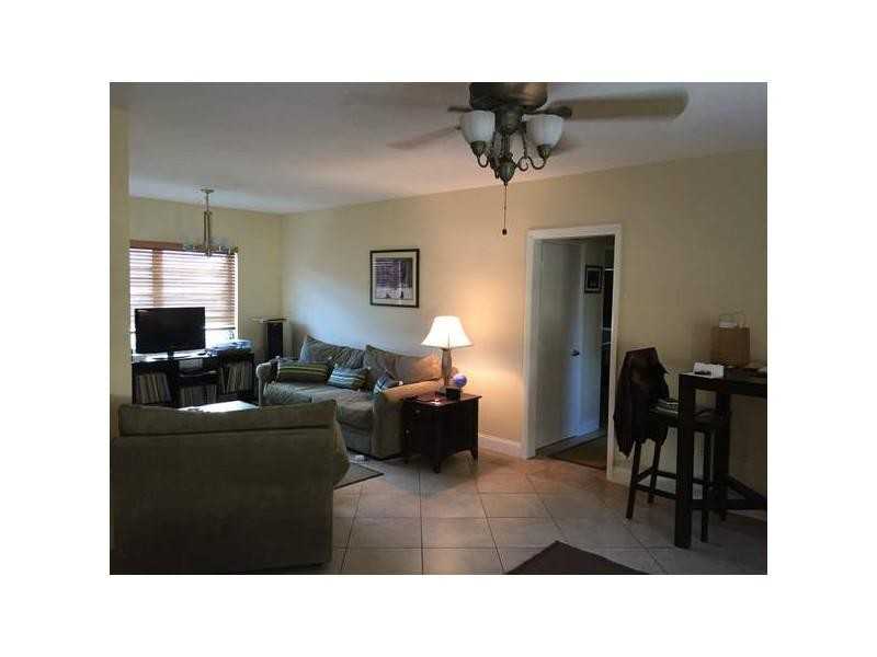 127 Edgewater Dr - Photo 2 of 4