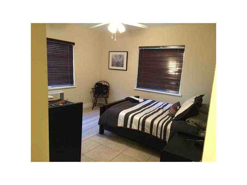 127 Edgewater Dr - Photo 3 of 4