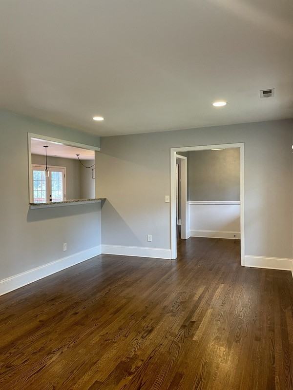 7507 Thorncliff Dr - Photo 2 of 15