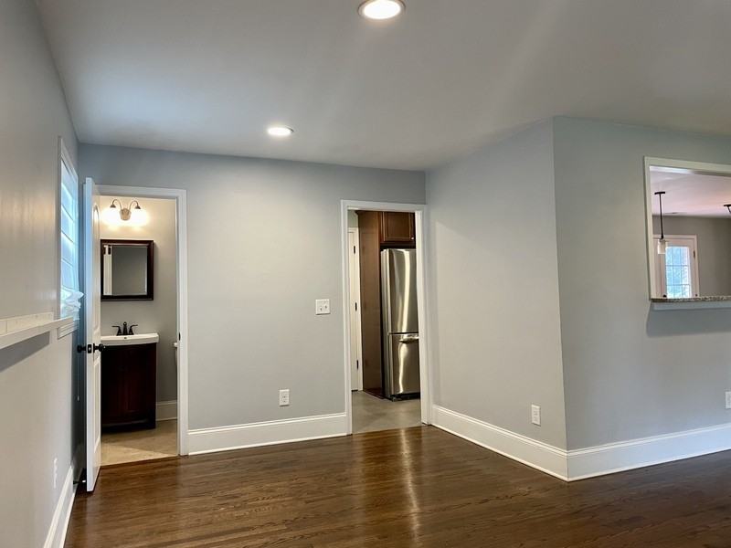 7507 Thorncliff Dr - Photo 3 of 15