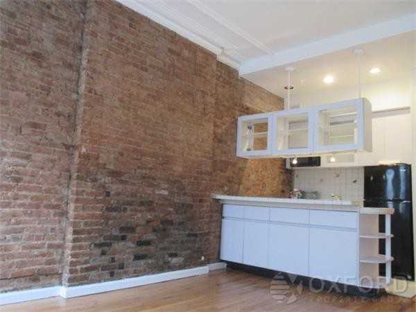 224 E 18th St - Photo 2 of 11