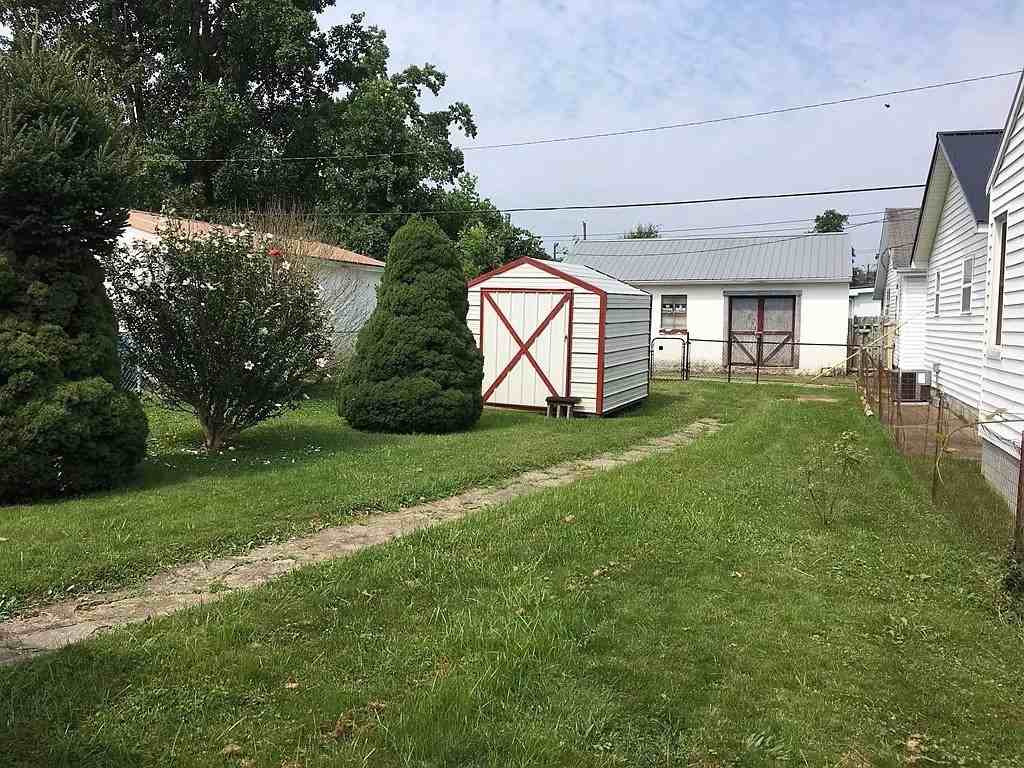 435 Wood St - Photo 2 of 11