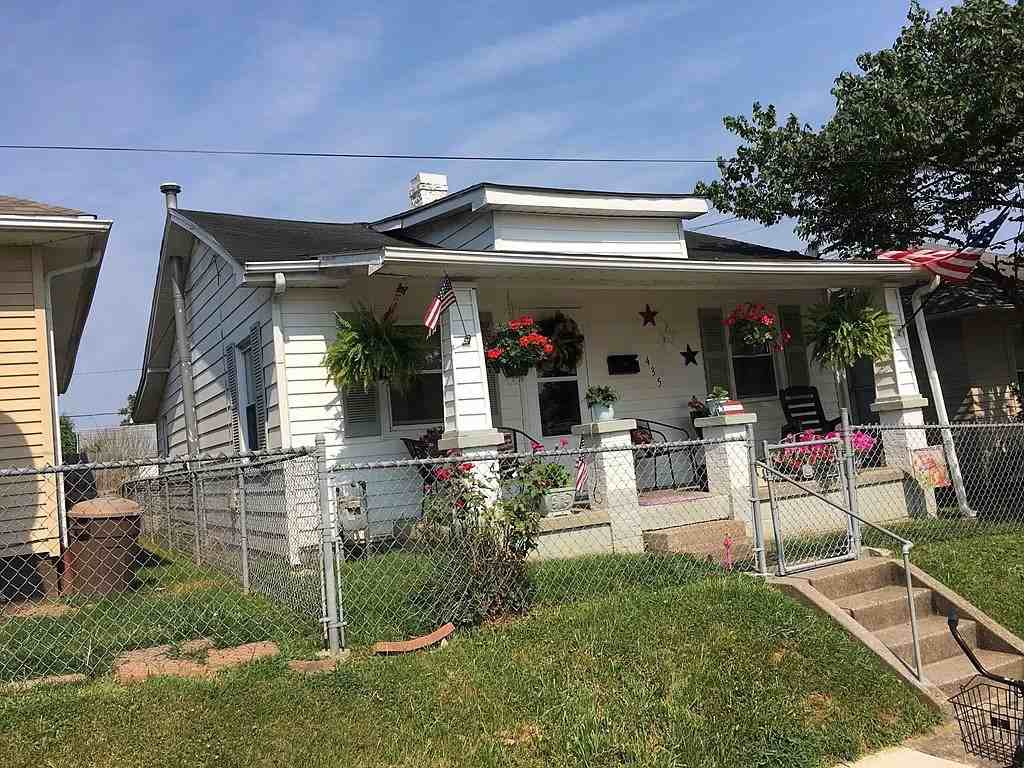 435 Wood St - Photo 3 of 11