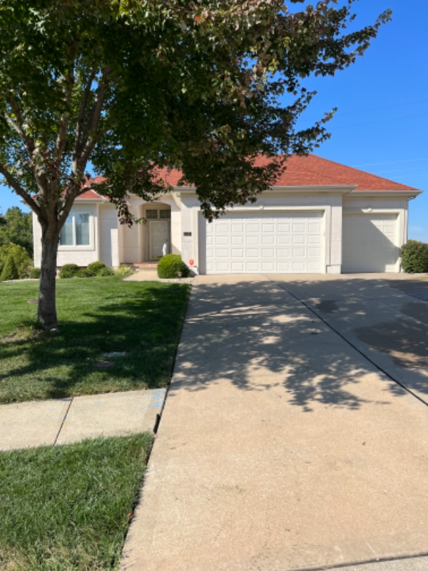 1320 Ne Timbercreek Dr - Photo 2 of 41