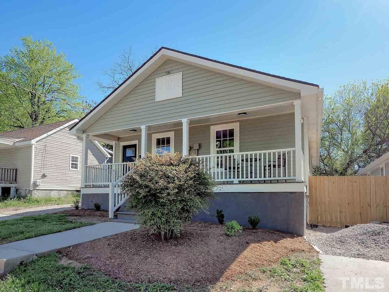 1104 Chester St - Photo 2 of 15