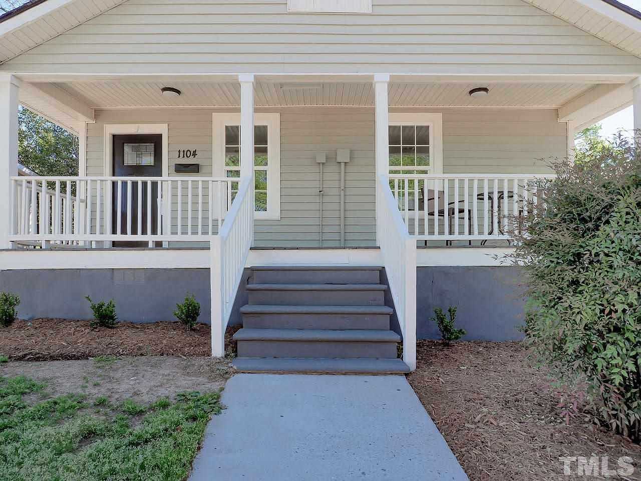 1104 Chester St - Photo 3 of 15