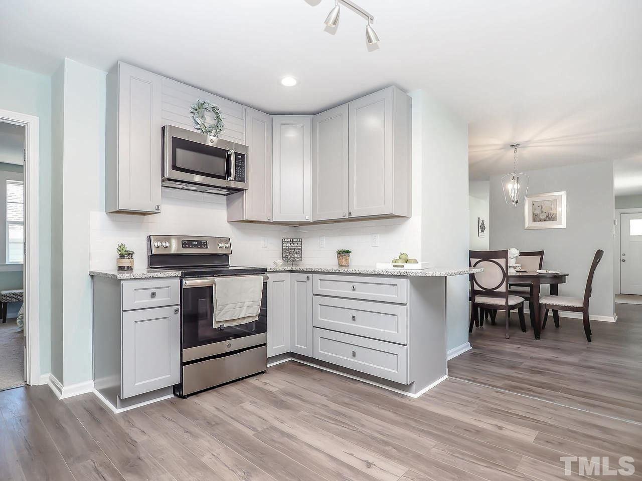 1104 Chester St - Photo 4 of 15