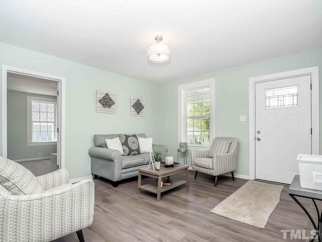 1104 Chester St - Photo 6 of 15