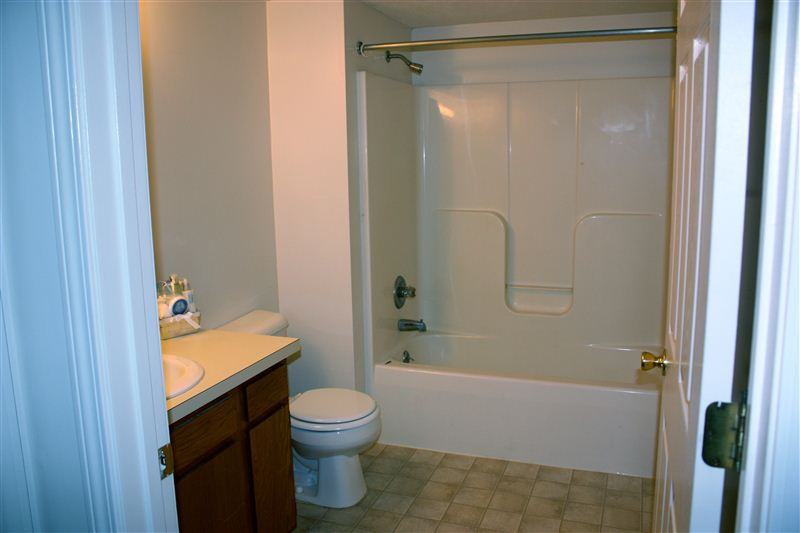 Evergreen Apartments - Photo 3 of 6