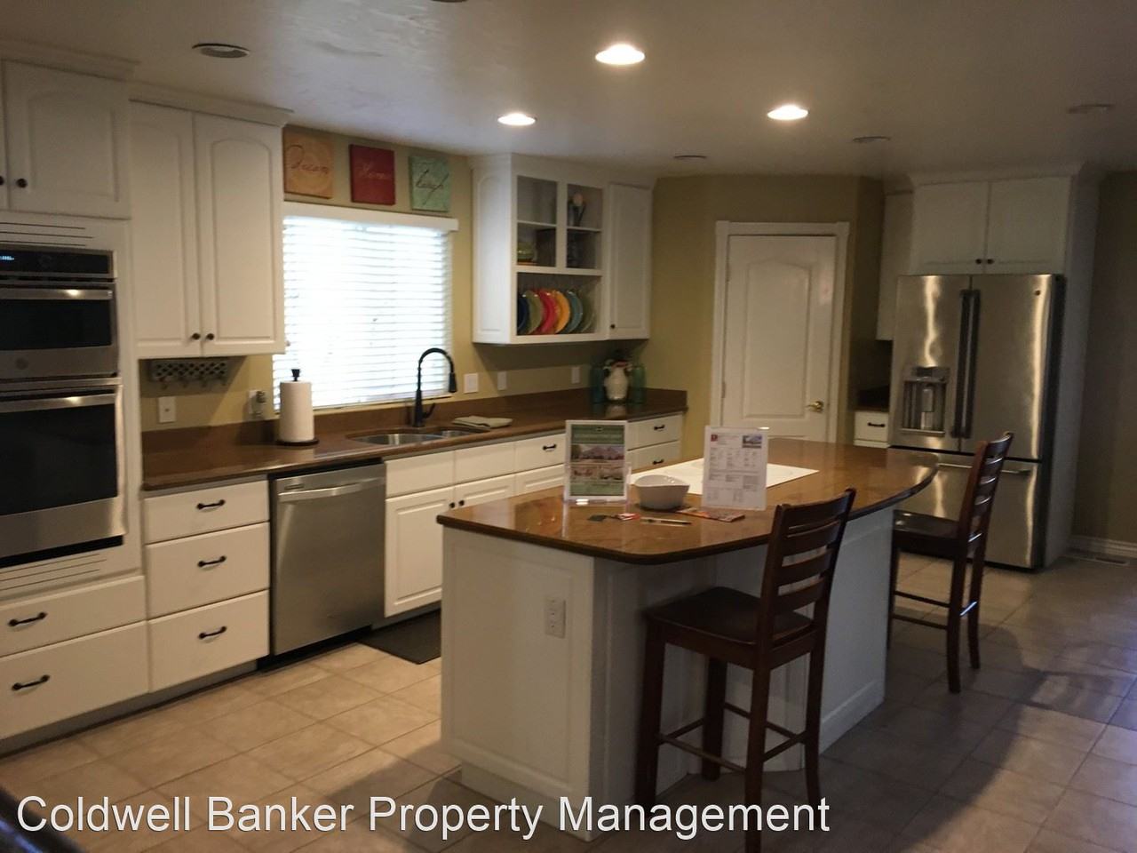 201 Shadow Point Dr - Photo 2 of 32